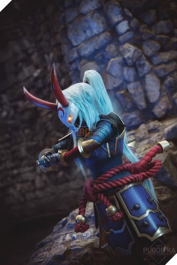 Cosplay Kalista chuẩn đến từng "centimet" trong Liên Minh Huyền Thoại