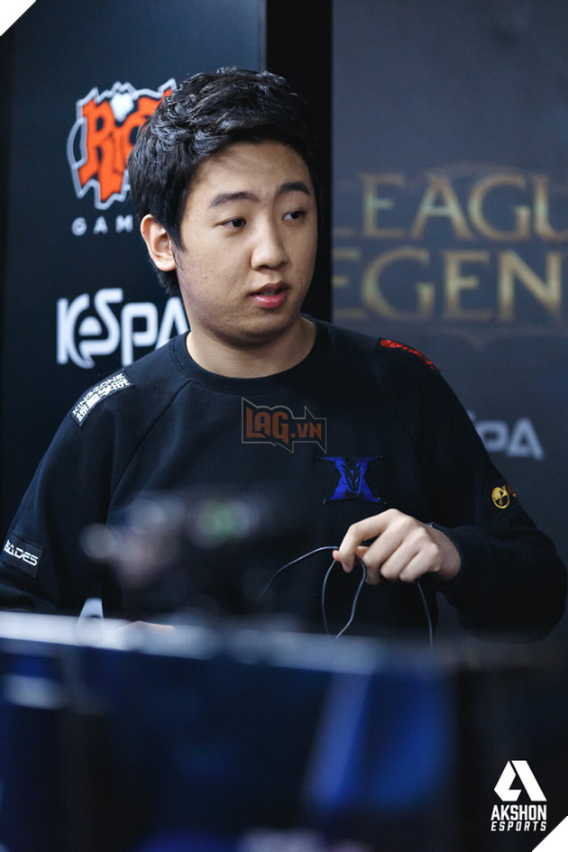 
Kim Khan Dong-ha, người đi đường trên của Kingzone DragonX
