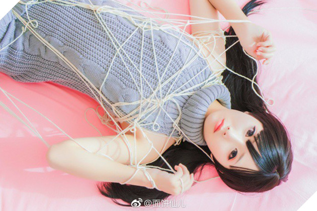 Chảy máu mũi với bộ ảnh cosplay về chiếc "Áo Len Khiêu Khích"