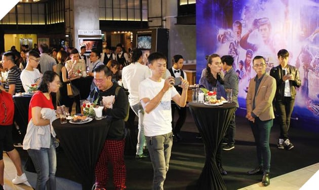 Hoạt động tiệc buffet đứng tại sự kiện