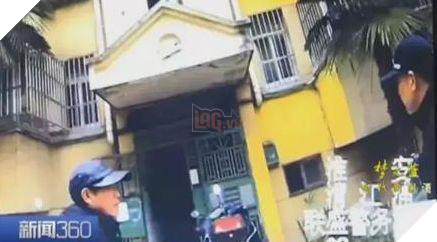 
Cảnh sát đã xuất hiện khi có thông báo về việc một cậu bé học sinh đang định tự tử
