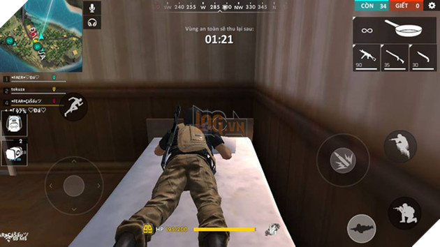 Hack wall: hay còn gọi là hack nhìn xuyên tường. Lúc này thì vật cản hay bất cứ thứ gì cũng không thể che chắn được. Tựa game sinh tồn với môi trường đa dạng cũng chỉ còn để làm cảnh mà thôi. Dạng hack nâng cấp hơn thế còn được gọi là hack nhìn xuyên bản đồ.