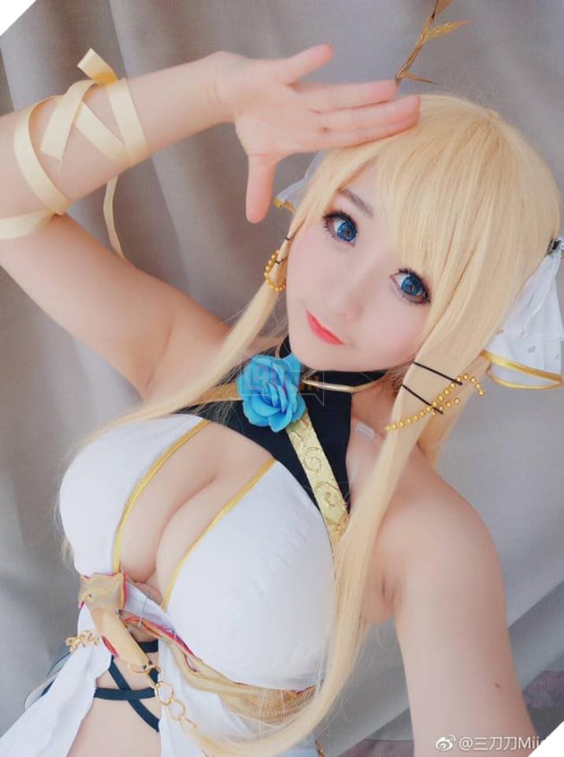 Tiếp tục bỏng mắt với cosplay Azur Lane cực gợi cảm và nóng bỏng