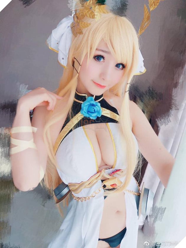 Tiếp tục bỏng mắt với cosplay Azur Lane cực gợi cảm và nóng bỏng
