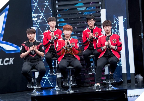 LMHT: Là người xúi Bang lao vào pha 1 cân 3, thế nhưng Faker lại nói với đồng đội rằng: "Bỏ nó đi, nó chết chắc rồi"