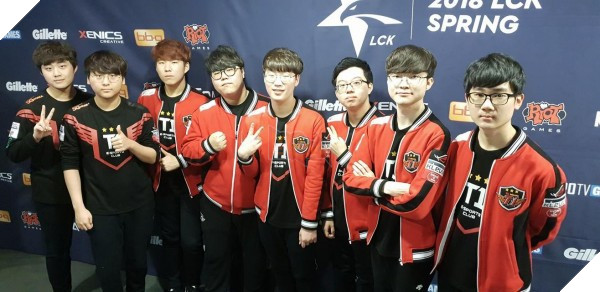 LMHT: Là người xúi Bang lao vào pha 1 cân 3, thế nhưng Faker lại nói với đồng đội rằng: "Bỏ nó đi, nó chết chắc rồi"