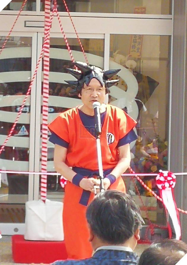 Chỉ có ở Nhật, người ta mới thấy được bộ trưởng quốc phòng... cosplay làm Mabư - Ảnh 3.