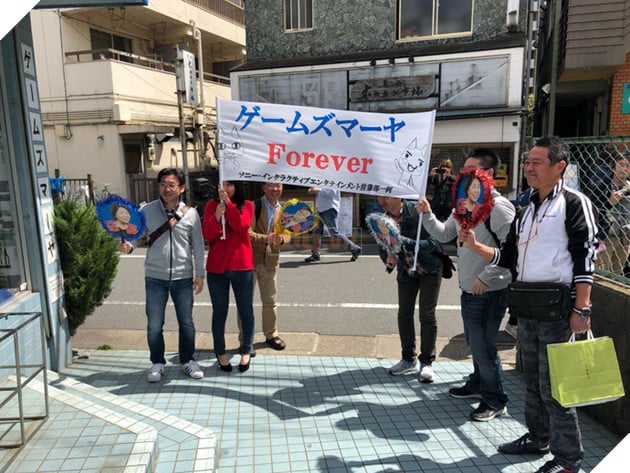 
Tuy đã đóng cửa nhưng tình cảm mà người hâm mộ dành cho cửa hàng này vẫn không bao giờ thay đổi.
