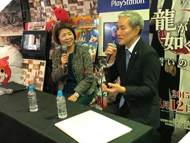 
Nhiều nhân vật tai to mặt lớn của làng game Nhật Bản đã xuất hiện trong sự kiện này. Trong ảnh là ông Atsushi Morita, chủ tịch của Sony Computer Entertainment.
