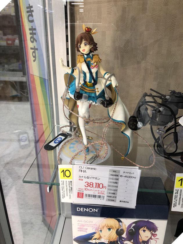 Chẳng biết vì sao nhưng dùng tượng gái xinh làm giá đỡ tai nghe thì đúng là hoàn hảo - Ảnh 7.