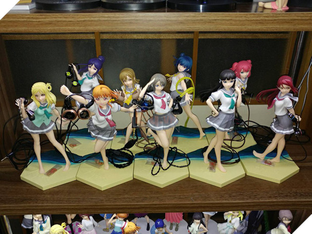 Chẳng biết vì sao nhưng dùng tượng gái xinh làm giá đỡ tai nghe thì đúng là hoàn hảo - Ảnh 15.