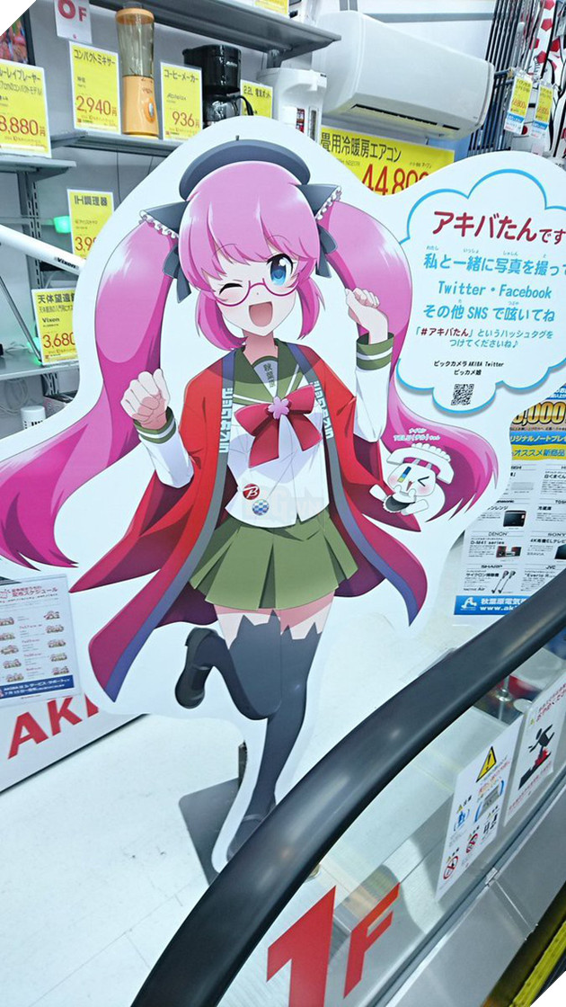 Chẳng biết vì sao nhưng dùng tượng gái xinh làm giá đỡ tai nghe thì đúng là hoàn hảo - Ảnh 2.