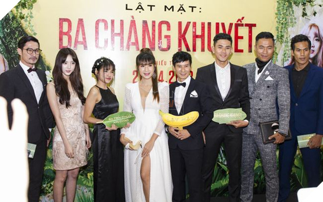 Huy Khánh - Minh Hà - Lý Hải chụp hình cùng khách mời