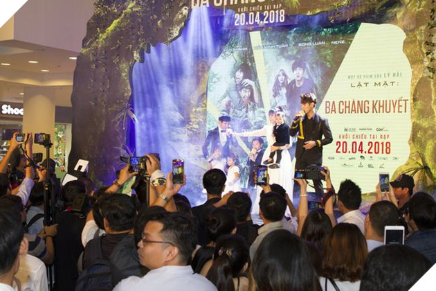 Rất đông người đến tham gia buổi Họp báo ra mắt phim Lật Mặt: Ba Chàng Khuyết