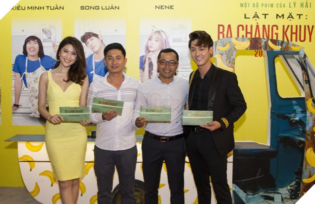 Siêu mẫu Thu Hằng - Song Luân chụp hình cùng người hâm mộ