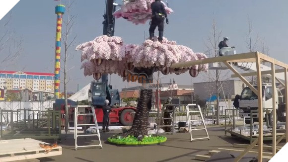 Legoland Nhật Bản kỉ niệm 1 năm khánh thành bằng cây anh đào LEGO lớn nhất thế giớ - Ảnh 4.