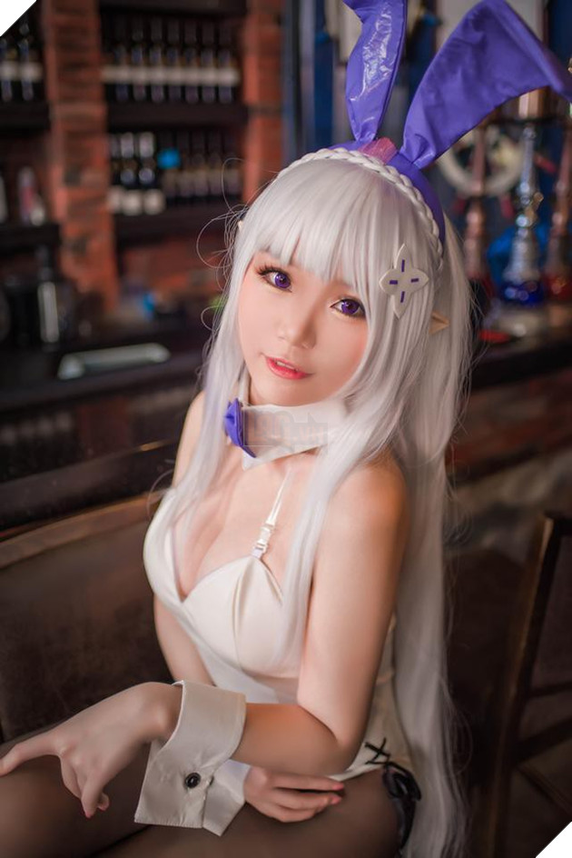 Cosplay người đẹp tóc trắng cực dịu dàng, quyến rũ trong Re:Zero