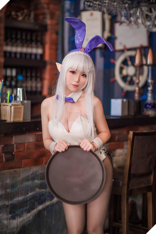Cosplay người đẹp tóc trắng cực dịu dàng, quyến rũ trong Re:Zero