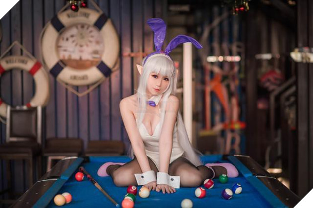 Cosplay người đẹp tóc trắng cực dịu dàng, quyến rũ trong Re:Zero