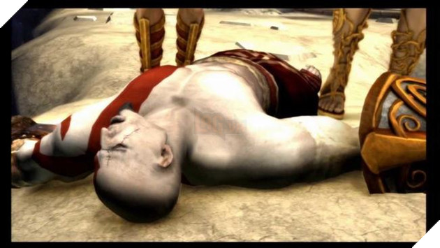 Athena và Helios để Kratos nằm bất tỉnh bên vách đá nhìn ra biển Aegean