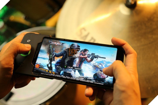 Smartphone gaming Xiaomi Black Shark chưa mở bán đã có tới 1 triệu lượt mua