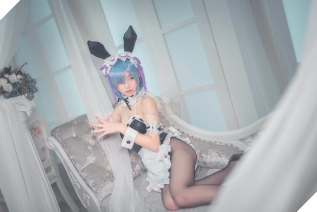 Lại bỏng mắt với cosplay nàng hầu Rem cực gợi cảm trong Re:Zero
