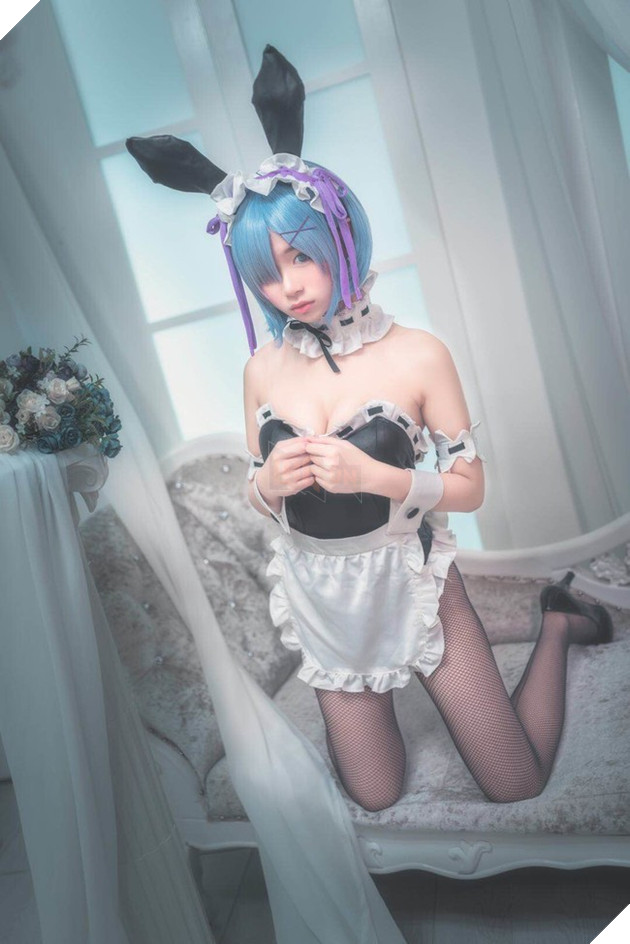 Lại bỏng mắt với cosplay nàng hầu Rem cực gợi cảm trong Re:Zero