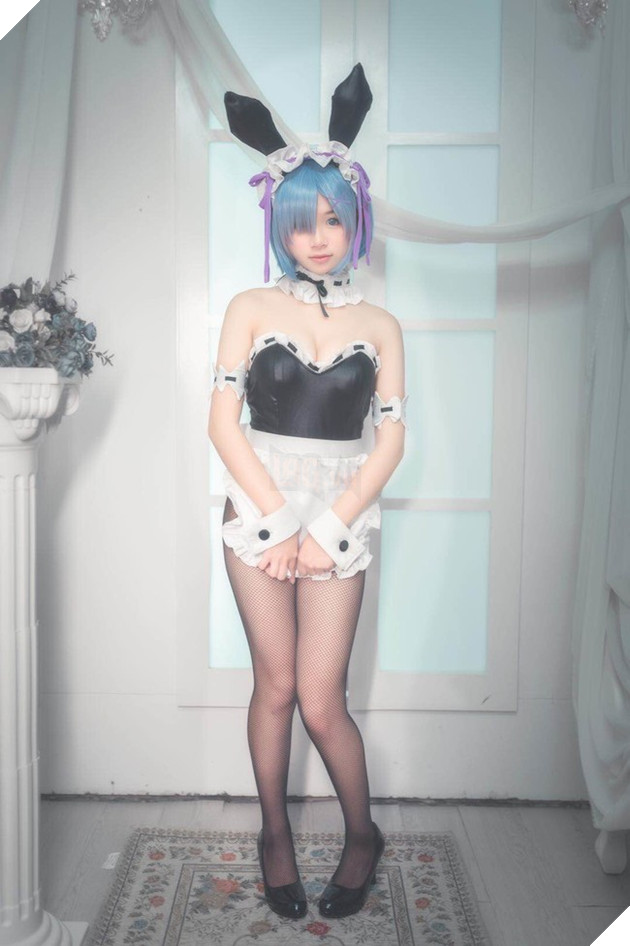 Lại bỏng mắt với cosplay nàng hầu Rem cực gợi cảm trong Re:Zero
