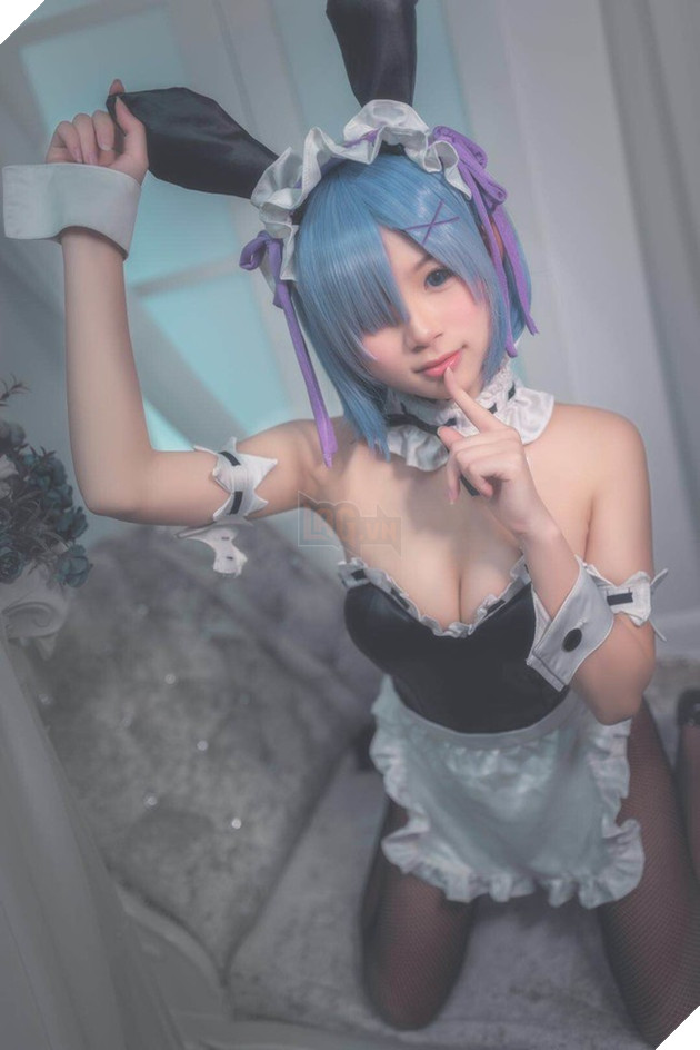 Lại bỏng mắt với cosplay nàng hầu Rem cực gợi cảm trong Re:Zero
