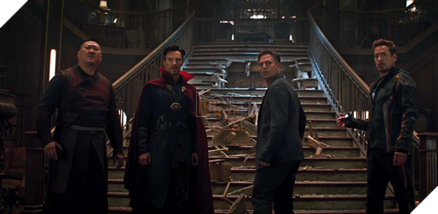 Cuộc Đại chiến bắt đầu từ bối cảnh thành phố New York, bên trong nhà của Doctor Strange