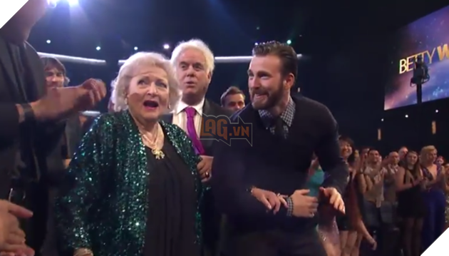 Những sự thật thú vị về Captain Chris Evans: Từng bị gái đá tại tiệc prom, thích các mỹ nhân siêu vòng 3 - Ảnh 5. Những sự thật thú vị về Captain Chris Evans: Từng bị gái đá tại tiệc prom, thích các mỹ nhân siêu vòng 3 - Ảnh 5.