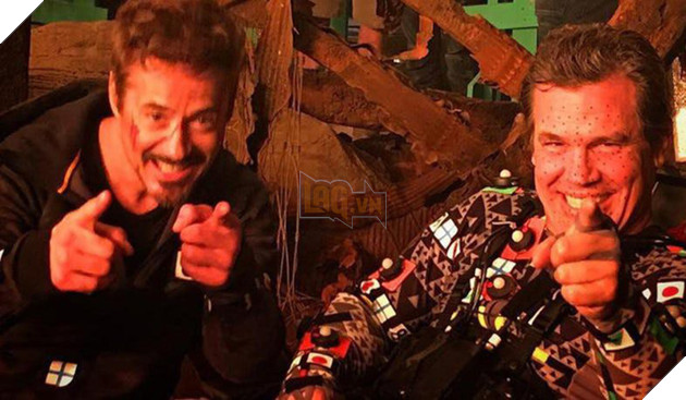 
Đánh nhau trên phim ác liệt là thế nhưng ở ngoài đời Iron-man và Thanos lại đứng chung 1 khung hình cười toe toét thế này cơ mà.
