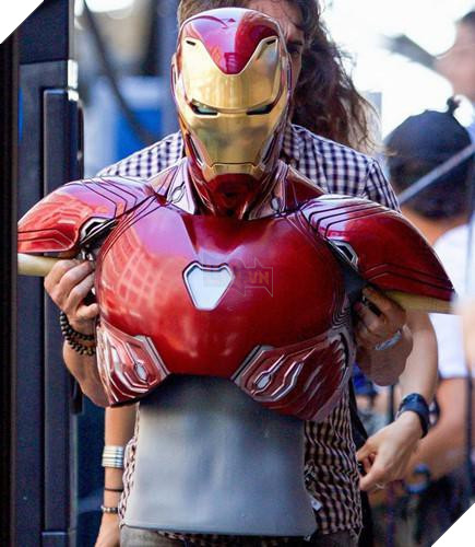 
Thực tế thì trong phim nam diễn viên Robert Downey Jr không hề mặc bộ áo ráp của Iron man vì nó quá nặng…
