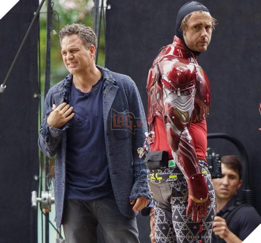 
Một góc khác siêu anh hùng Người sắt của chúng ta trông lại nhăn nhó thế này.
