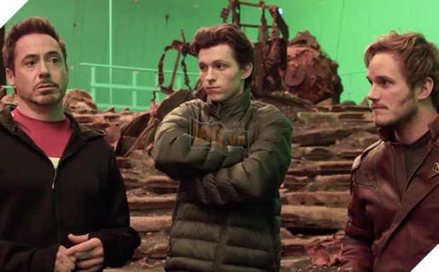 
Chắc bộ 3 siêu anh hùng đang bàn kế hoạch chống lại Thanos đây mà.
