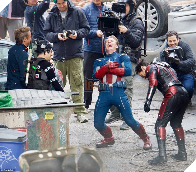 Captain America, Tony Stark, Bruce Banner, ... và Ant-Man???