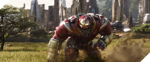 
Hulk không chịu ra khiến Banner chỉ biết dựa vào bộ giáp của Iron Man
