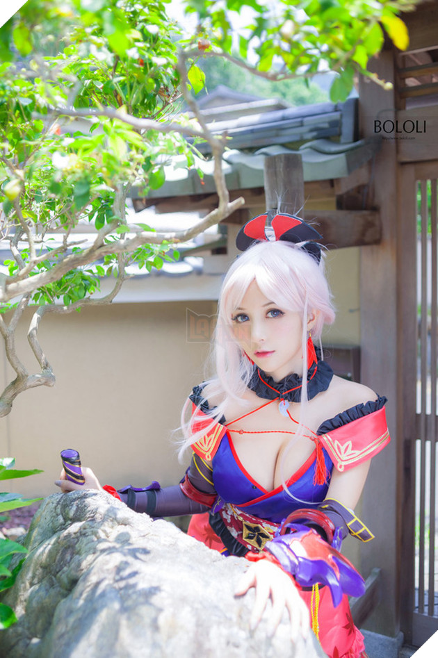 Lại bỏng mắt với cosplay Saber của người đẹp Hạ Mĩ Tương