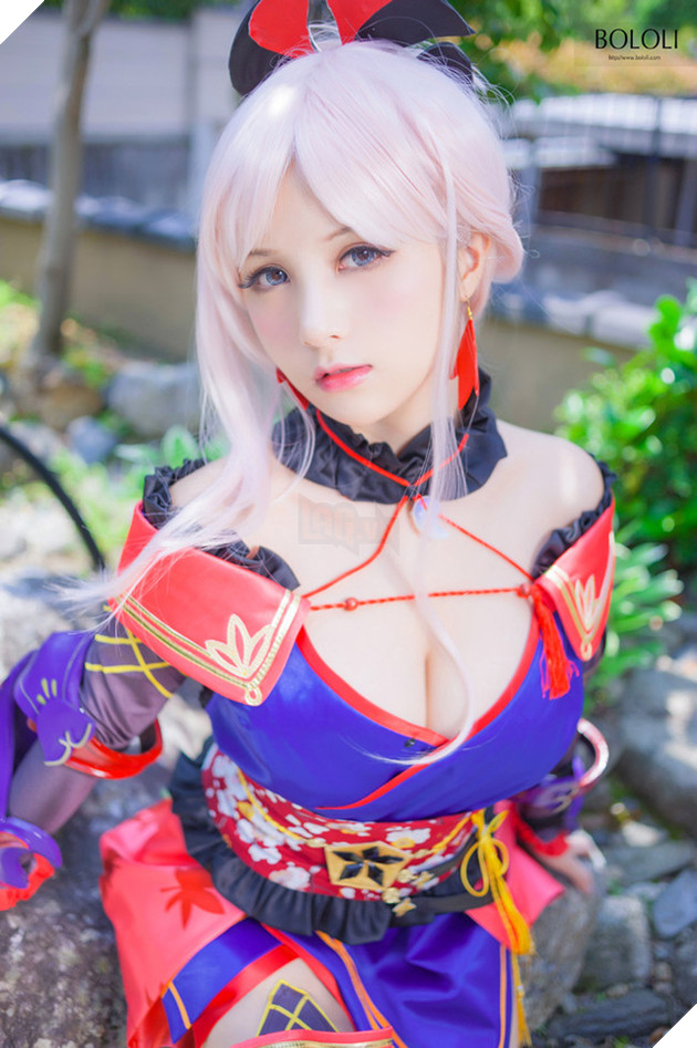 Lại bỏng mắt với cosplay Saber của người đẹp Hạ Mĩ Tương