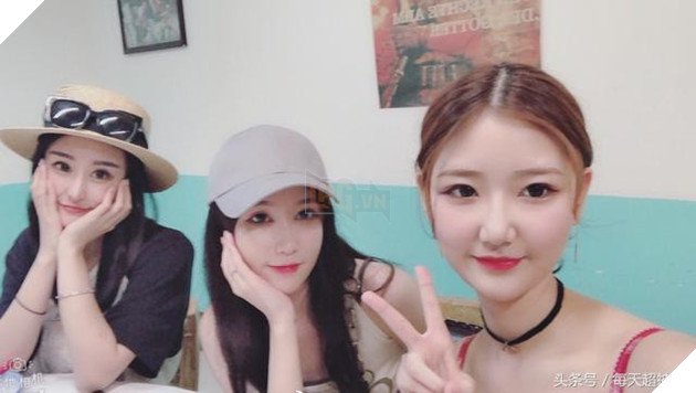 
Dàn người yêu của team RNG
