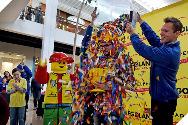 Ngắm chân dung các nhân vật nổi tiếng được làm từ đồ chơi LEGO cực ấn tượng - Ảnh 1.