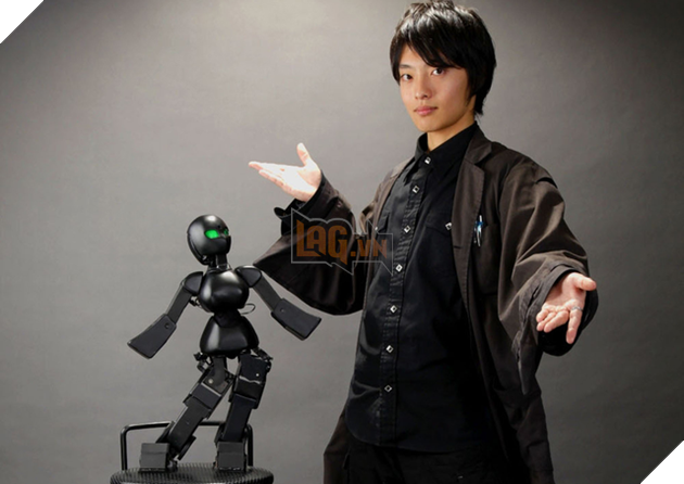 Chỉ dùng hộp giấy đồ chơi, nhà phát minh Nhật Bản biến xe lăn trở thành xe đua dành cho trẻ nhỏ - Ảnh 1.