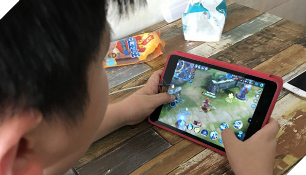 Hàng loạt quán "cafe smartphone" mọc lên ở Trung Quốc để... cho thuê điện thoại chơi game