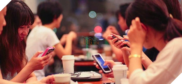 Hàng loạt quán "cafe smartphone" mọc lên ở Trung Quốc để... cho thuê điện thoại chơi game