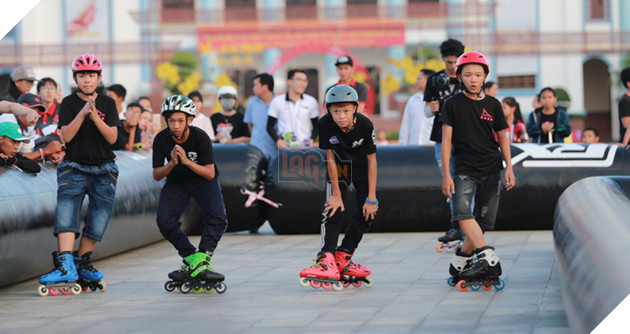 Các thí sinh trẻ tuổi tham gia thi đấu