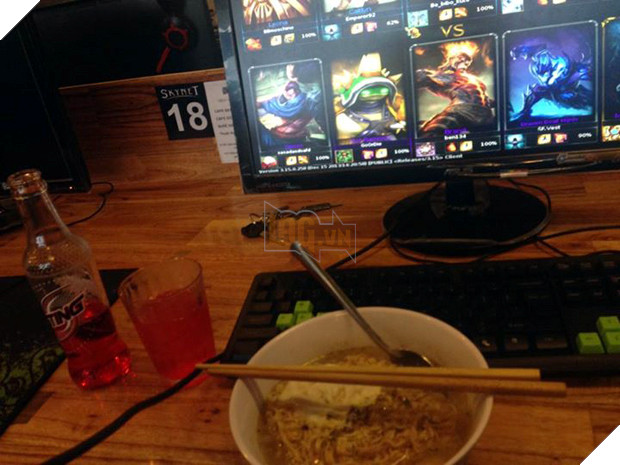 Game thủ Hàn nói gì về server Việt Nam? Tốc độ pick & khóa Yasuo thần thánh, Không có 1 con Bùa Xanh