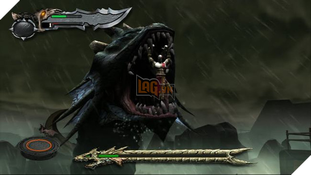 Kratos đối đầu với con mãng xà khổng lồ nhiều đầu Hydra