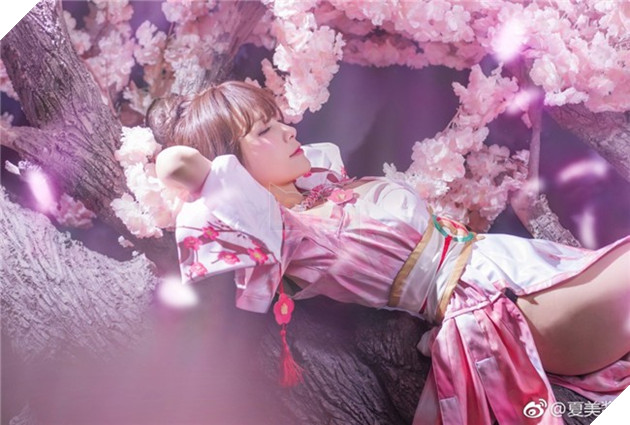 Cùng ngắm cosplay Manh Vũ OL cực gợi cảm đến từ người đẹp Hạ Mỹ Tương