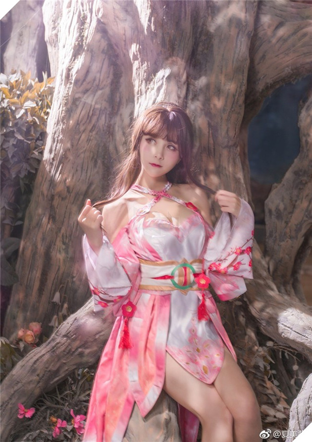 Cùng ngắm cosplay Manh Vũ OL cực gợi cảm đến từ người đẹp Hạ Mỹ Tương