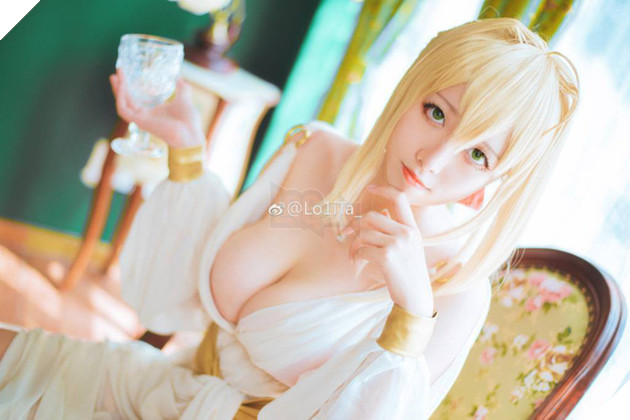 Cosplay Saber "ngực khủng" khiến fan hâm mộ không phải nóng mắt